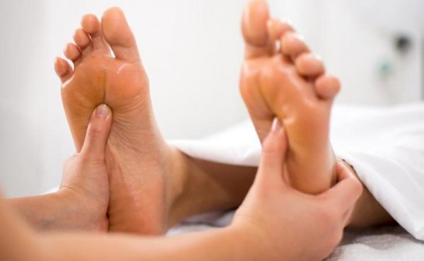 痛いほど効果があるわけではない。効果的な足つぼマッサージ方法とは