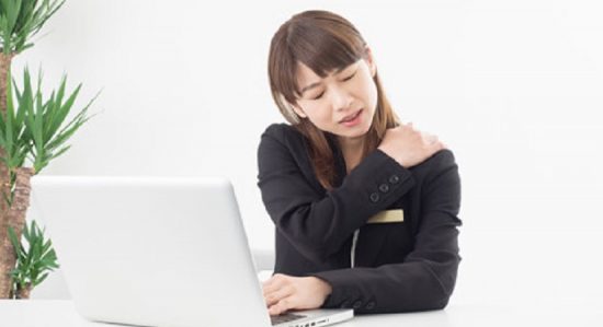 肩こり椅子イメージ