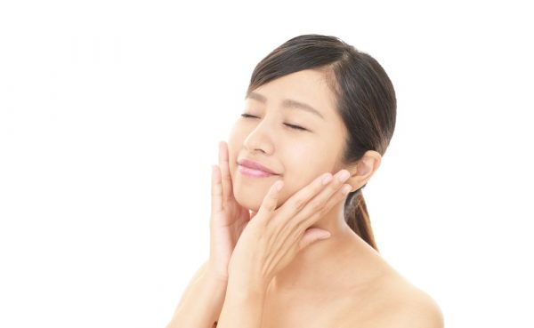 これであなたも小顔になれる！ 簡単！顔痩せマッサージのやり方