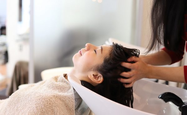 ヘッドスパは髪、頭、顔に効果的！その根拠と7つの効果を徹底解説