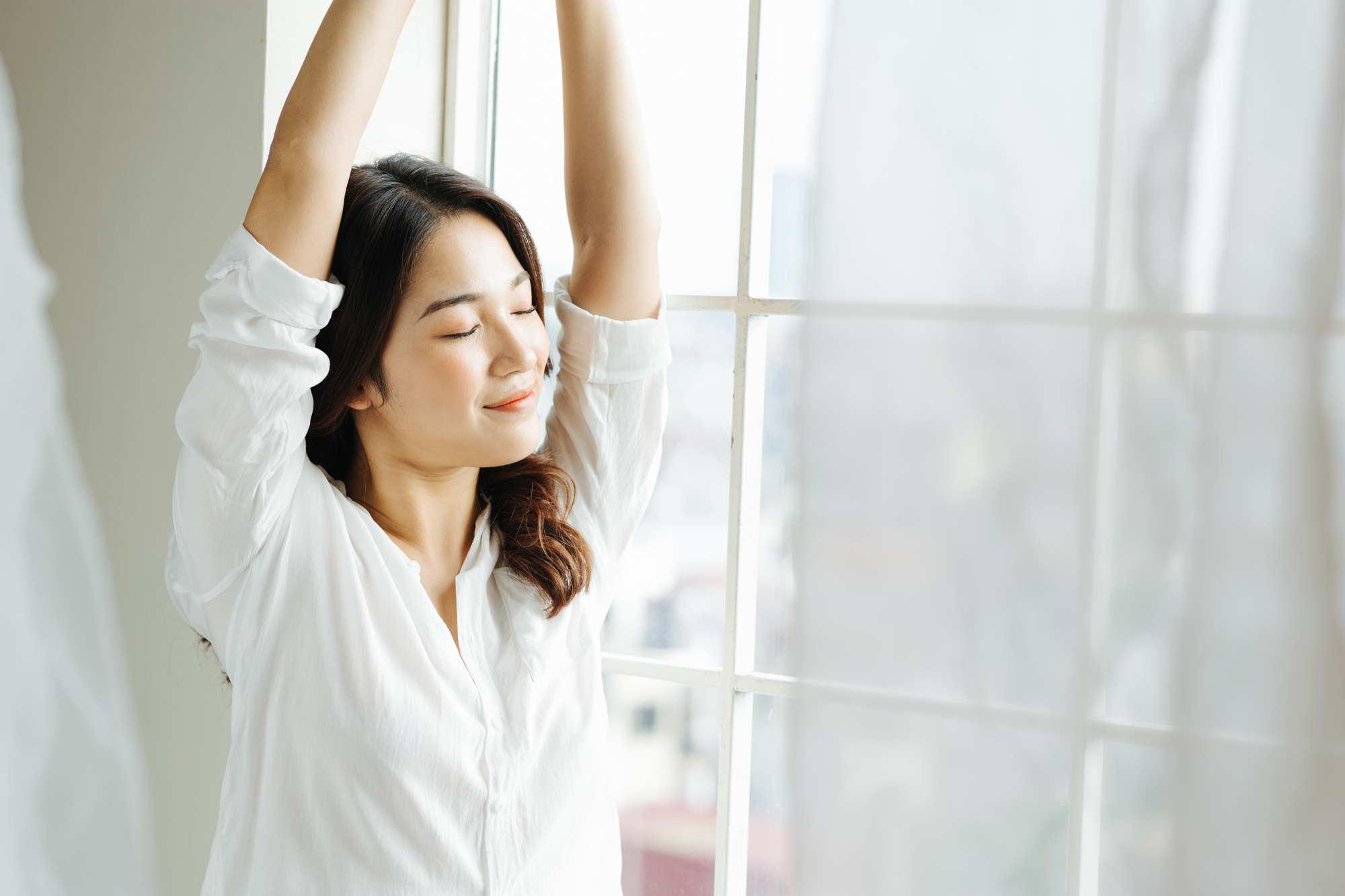 ストレッチをしている女性