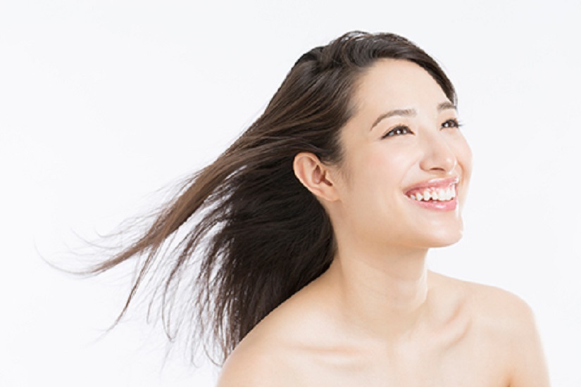 頭皮と髪が健やかな女性